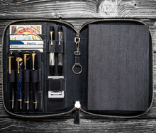 Hlaða mynd inn í gallerískoðara, Galen Leather A5 pennaveski