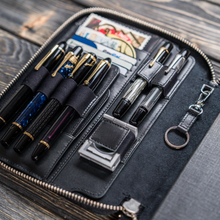 Hlaða mynd inn í gallerískoðara, Galen Leather A5 pennaveski