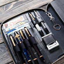 Hlaða mynd inn í gallerískoðara, Galen Leather A5 pennaveski