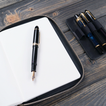 Hlaða mynd inn í gallerískoðara, Galen Leather A5 pennaveski