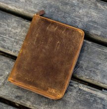 Hlaða mynd inn í gallerískoðara, Galen Leather pennaveski fyrir fimm penna.