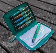 Hlaða mynd inn í gallerískoðara, Galen Leather pennaveski fyrir fimm penna.