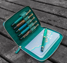 Hlaða mynd inn í gallerískoðara, Galen Leather pennaveski fyrir fimm penna.