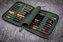 Hlaða mynd inn í gallerískoðara, Galen Leather pennaveski fyrir 20 penna.