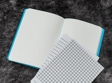 Hlaða mynd inn í gallerískoðara, 3x Vegabréfastærð, Galen Leather stílabók með 52 gsm Tomoe River pappír