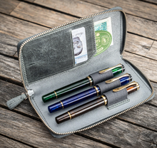 Hlaða mynd inn í gallerískoðara, Galen Leather pennaveski fyrir þrjá penna.