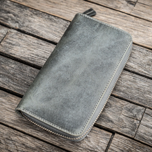 Hlaða mynd inn í gallerískoðara, Galen Leather pennaveski fyrir þrjá penna.