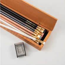 Hlaða mynd inn í gallerískoðara, Blackwing blýantasett í frönsku viðarboxi