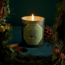 Hlaða mynd inn í gallerískoðara, Carrière Frères hátíðarkerti - furunálar og reyktur viður, 185gr.