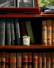 Hlaða mynd inn í gallerískoðara, Carrière Frères Museum kerti - Absinthe, 185gr.