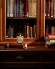 Hlaða mynd inn í gallerískoðara, Carrière Frères Museum kerti - Acacia, 185gr.