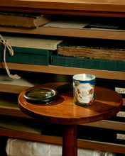 Hlaða mynd inn í gallerískoðara, Carrière Frères Museum kerti - Vatnalilja, 185gr.