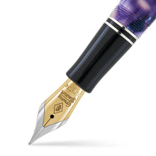 Hlaða mynd inn í gallerískoðara, Conway Stewart Churchill Fjólublár Blekpenni.