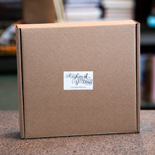 Hlaða mynd inn í gallerískoðara, Skrautskriftarsett frá Reykjavík Lettering