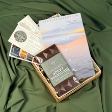 Hlaða mynd inn í gallerískoðara, Þú sem ert á jörðu eftir Nínu Ólafsdóttur, ÁRITUÐ og innpökkuð.
