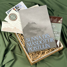 Hlaða mynd inn í gallerískoðara, Postulín eftir Sunnu Dís Másdóttir, ÁRITUÐ og innpökkuð.

