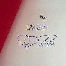 Hlaða mynd inn í gallerískoðara, Alfa eftir Lilju Sigurðardóttur, ÁRITUÐ og innpökkuð.
