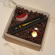 Hlaða mynd inn í gallerískoðara, Gjafapakki - Glerpenni, blek og blekþerra og pappír.
